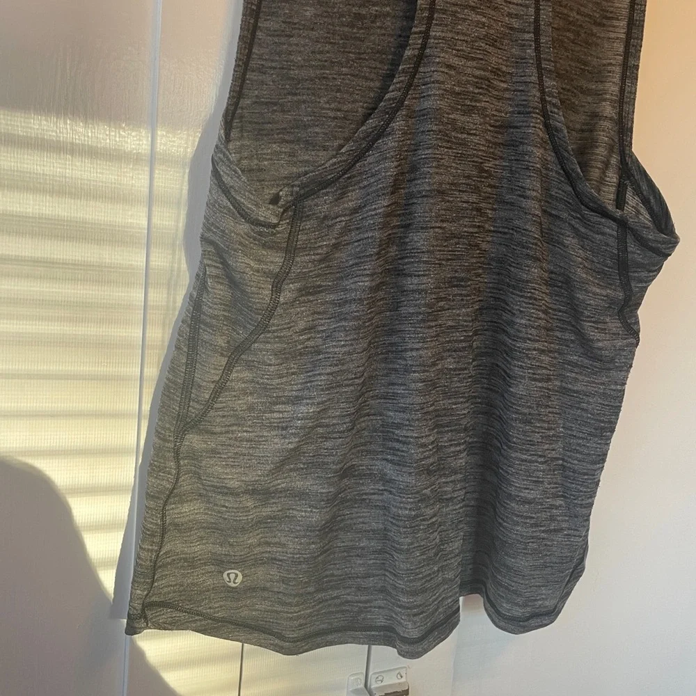 Lululemon Essential Charcoal Gray Racerback Active Tank Top Stylish Yoga Size 6 - Picture 11 of 12